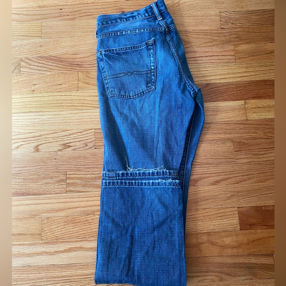 32x32 Lucky Brand 221 vintage straight jeans.